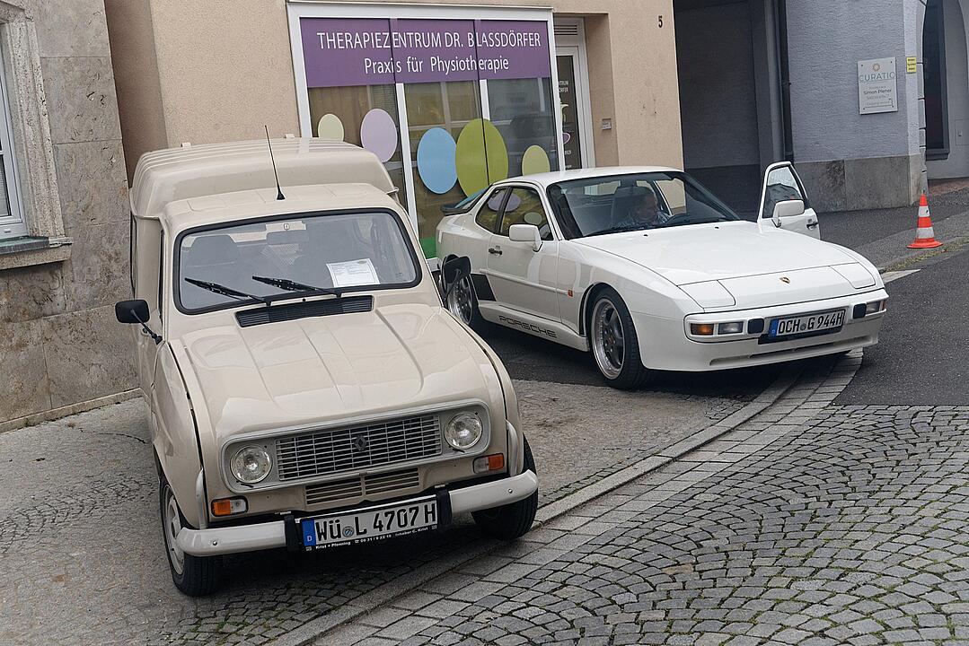 Historische Automobile und Motorräder