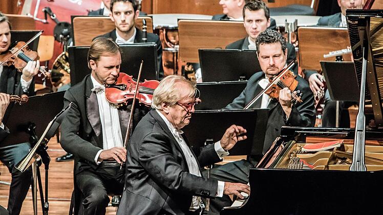 Impressionen vom Coburg-Gastspiel der Philharmonie der Nationen unter Leitung von Justus Frantz.Foto: Jochen Berger