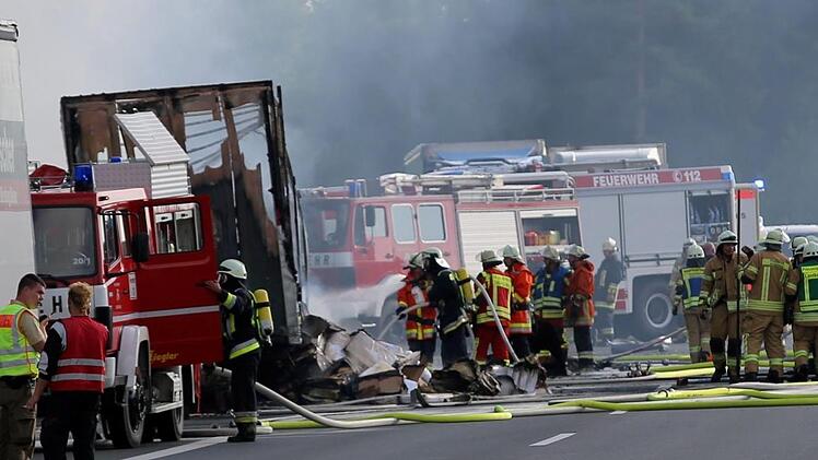 Entlang der fränkischen Hauptverkehrsachsen finden sich nahezu ausschließlich Freiwillige Feuerwehren. Die Ehrenamtlichen leisten einen Dienst, der aus Staatskassen nicht zu finanzieren wäre. Foto: Fricke/News5/dpa