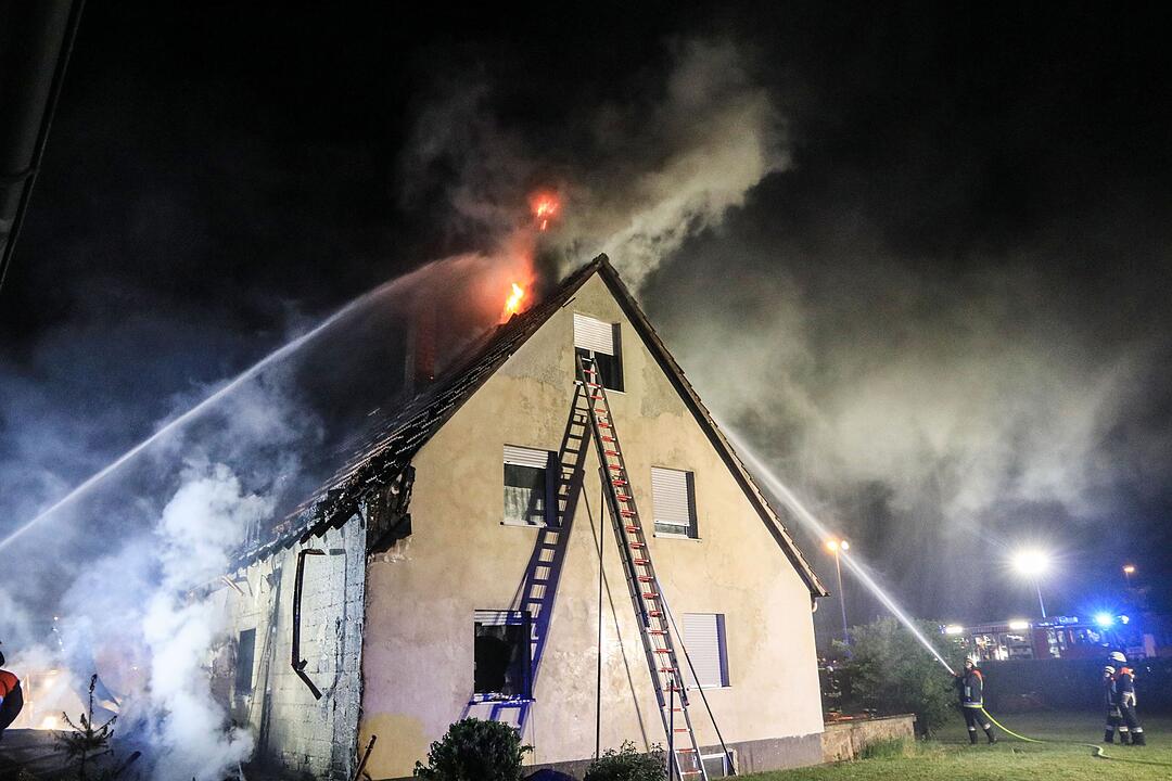 Wohnhaus im Kreis Erlangen-Höchstadt brennt ab