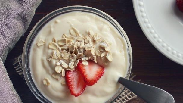 Der regelm&auml;&szlig;ige Verzehr von Joghurt reduziert das Risiko f&uuml;r Herzkrankheiten um 14 Prozent. Symbolfoto: pixabay