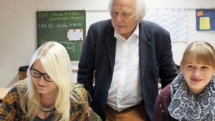 Schulleiter Hubert Sendl hat viel Zeit in die Prüfungsvorbereitung investiert. Foto: Archiv/Schadeck