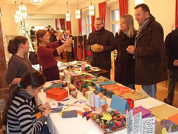 In Bischofsheim verwandelt sich das Rentamt wieder in einen stimmungsvollen Adventsmarkt.Archiv/Marion Eckert