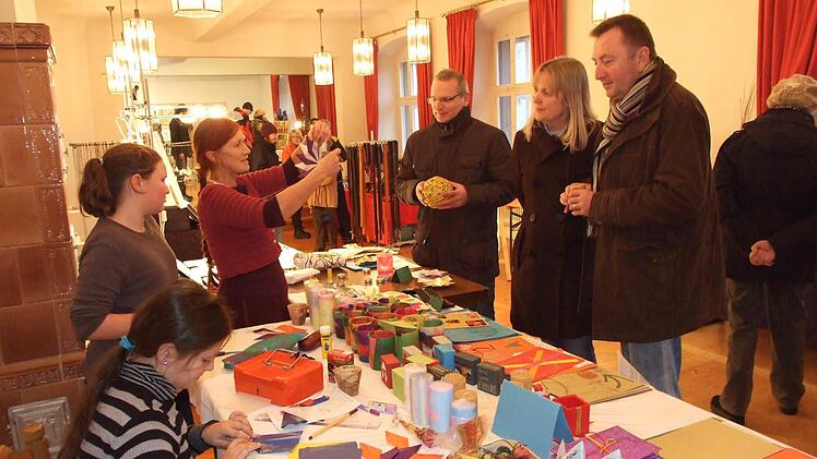 In Bischofsheim verwandelt sich das Rentamt wieder in einen stimmungsvollen Adventsmarkt.Archiv/Marion Eckert