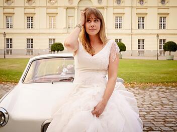 Lolle (Felicitas Woll) ist sich unsicher: Wen soll sie denn nun heiraten?