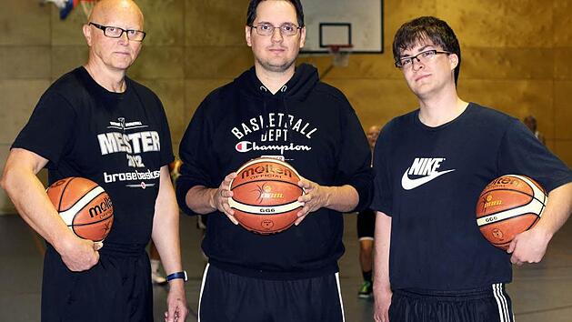 Das neue Trainergespann der DJK Brose Bamberg f&uuml;r die Bundesliga-Saison 2013/14, v.&nbsp;l.: Athletiktrainer Rainer Heckmann, Cheftrainer Steffen Dauer, Assistenztrainer Tobias Hassfurther Foto: seha