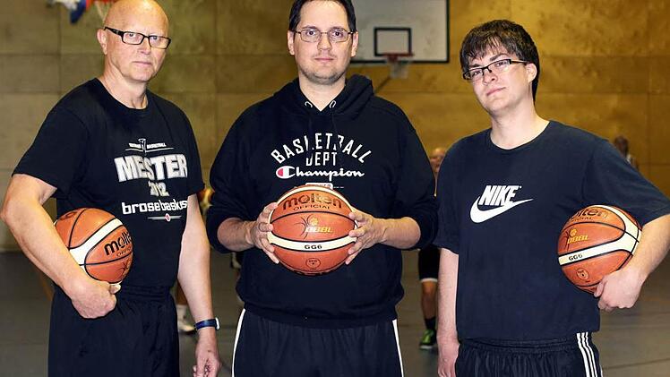 Das neue Trainergespann der DJK Brose Bamberg f&uuml;r die Bundesliga-Saison 2013/14, v.&nbsp;l.: Athletiktrainer Rainer Heckmann, Cheftrainer Steffen Dauer, Assistenztrainer Tobias Hassfurther Foto: seha