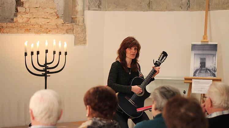 Eva-Maria Klöhr berichtete von ihren Begegnungen mit Engeln, die ihr in schwierigen Lebenssituationen zur Seite standen. Foto: Mariell Dörrschmidt