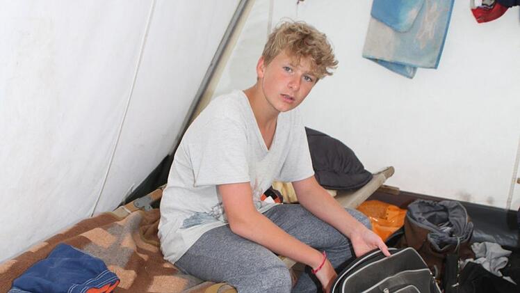 Oliver Jacob (13) packt seine Koffer.  Foto: Sonny Adam
