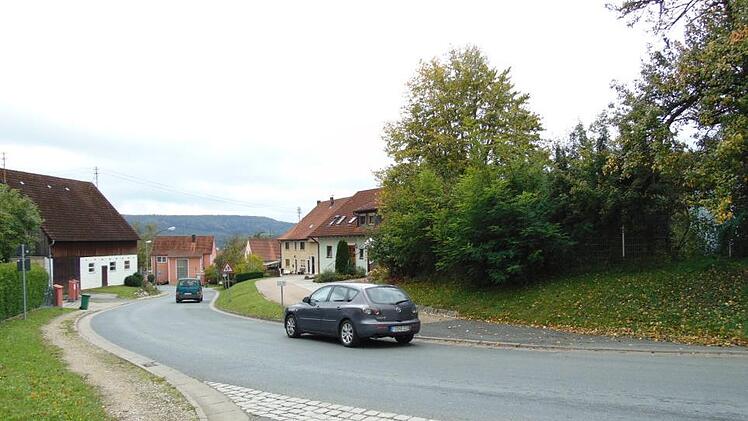 Schon vor der Dorferneuerung müsste eine Umgehungsstraße für Walkersbrunn gebaut werden. Aber das wird entweder richtig teuer oder es klappt nicht rechtzeitig.Petra Malbrich