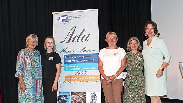 Netzwerken stand bei der IHK-Ladies-Night in H&ouml;chstadt im Vordergrund.
