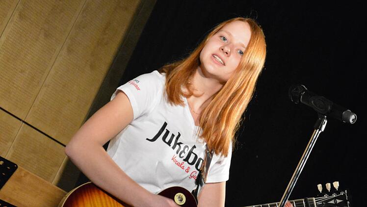 Alice Hilfer rockte mit der Kombo "Jukebox" und zeigte, dass bei einem Neujahrskonzert auch moderne Töne gut ankommen. Foto: Björn Hein