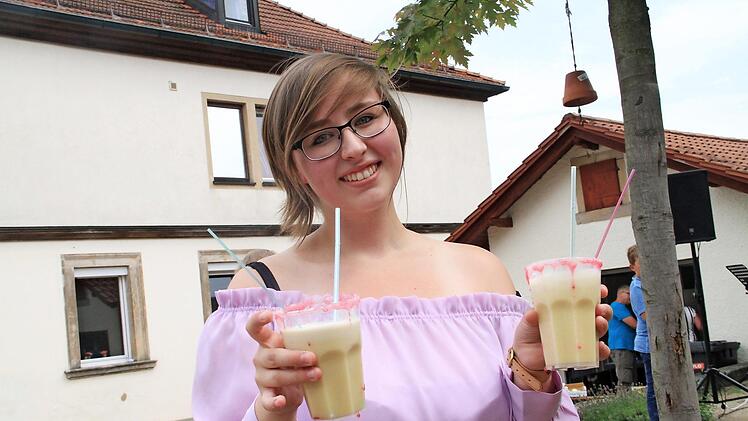 Beim Gemeindefest waren alkoholfreie Cocktails der Renner. Foto: gst