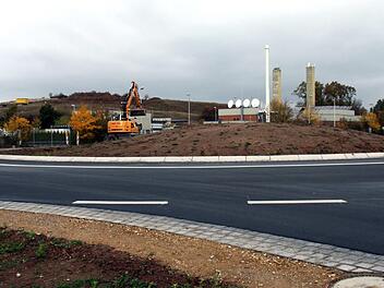 Der neue Kreisverkehr ist mit 48 Metern Durchmesser der größte im Landkreis.    Foto: Richard Sänger