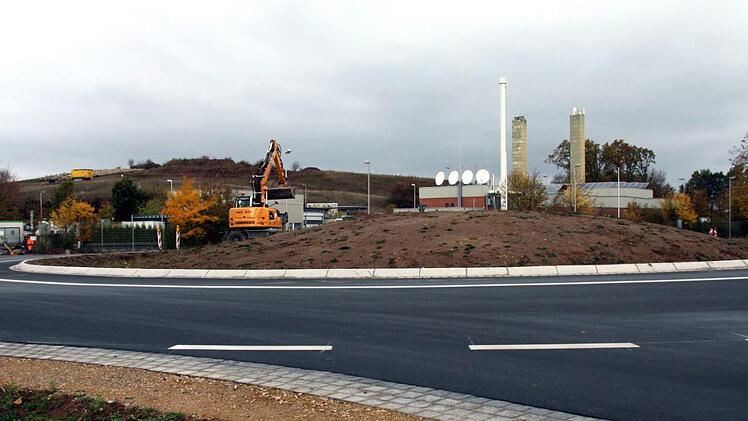 Der neue Kreisverkehr ist mit 48 Metern Durchmesser der größte im Landkreis.    Foto: Richard Sänger