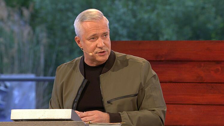 Alexander Herrmann war der Lavendel-Duft bei K&ouml;ppens Speise zu viel: "Das riecht wie 'Laura, ich m&ouml;cht dein Badewasser schl&uuml;rfen'", sagte er.