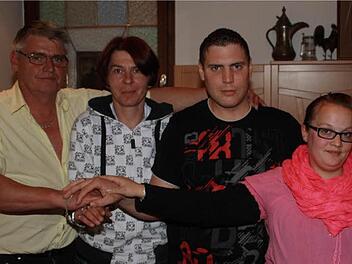 Sie haben die Auflösung verhindert: Lothar Apfelbacher, Susi Frenzel, Steven Bokemper und Beate Fröhlich-Bokemper.  Foto: G. Bauer