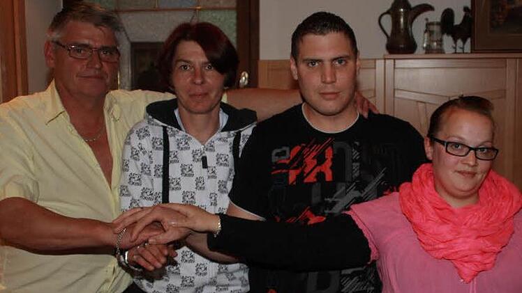 Sie haben die Auflösung verhindert: Lothar Apfelbacher, Susi Frenzel, Steven Bokemper und Beate Fröhlich-Bokemper.  Foto: G. Bauer