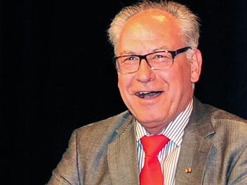 Rudi Eck, von 1997 bis 2014 Erster Bürgermeister der Kreisstadt Haßfurt, wird an seinem 70. Geburtstag am 20. Februar 2018 zum "Altbürgermeister" ernannt.Ulrike Langer