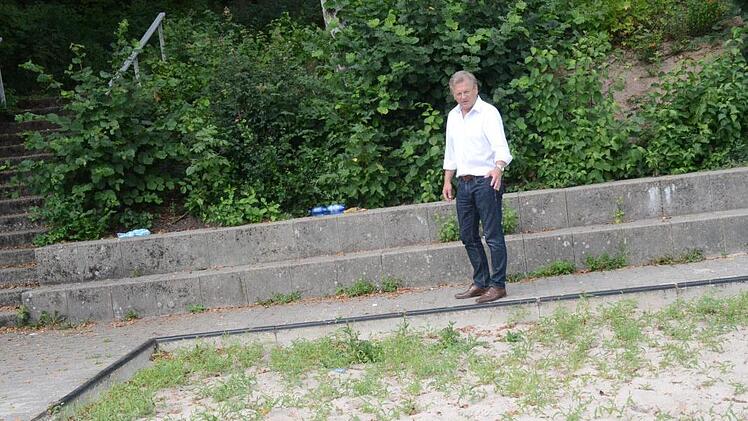 Erbost ist Bürgermeister Rainer Detsch über Vandalismus und die Verschmutzungen der Sportanlagen an den Grundschulen Stockheim und Reitsch sowie am Abenteuerspielplatz in Stockheim.