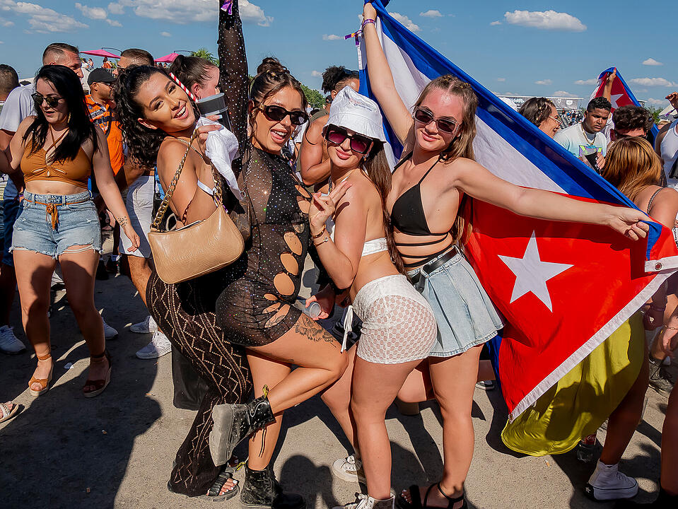 Mit internationalen und nationalen Live-Acts!