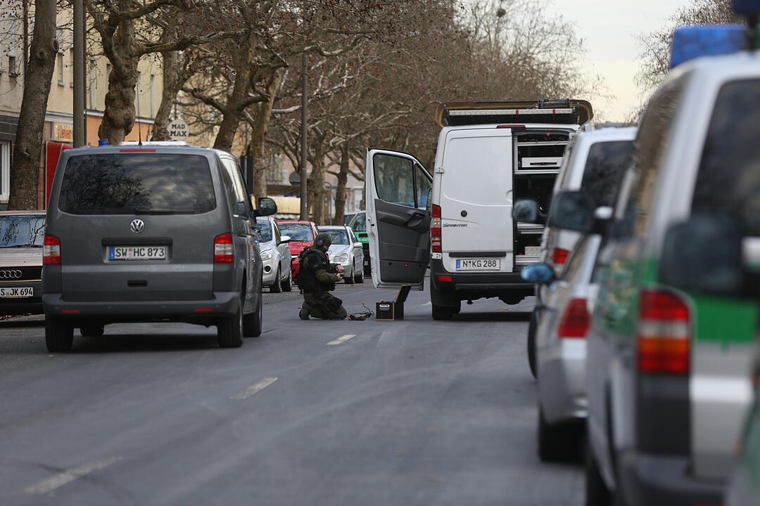 SEK-EInsatz in Schweinfurt unblutig beendet - Zwei Schuetzen festgenommen