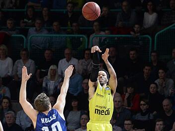 Kaum zu stoppen war Kyan Anderson gestern. Der Bayreuther erzielte beim 95:83-Sieg gegen Bremerhaven 30 Punkte. Foto: Peter Mularczyk