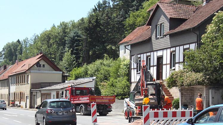 Die Baustelle in Marktrodach an der B 173 am Mittwochmittag: Der Verkehr lief flüssig. Foto: Magdalena Kestel