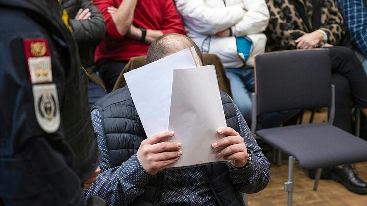 Prozess in Innsbruck - Eltern lie&szlig;en Dreij&auml;hrigen verhungern
