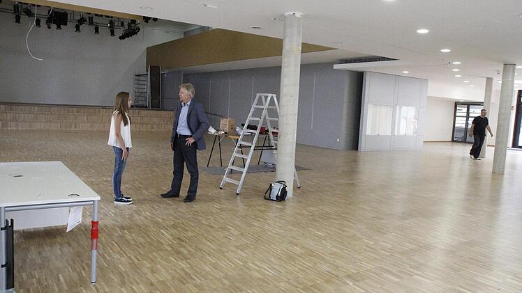 Die neue Aula und Bühne vor ein paar Tagen Foto: Sebastian Martin