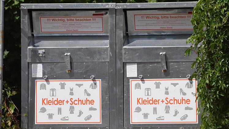 Bei Altkleidercontainer wie diesem ist nicht wirklich transparent, welchen Weg die Klamotten nehmen. Foto: Marvin Rinklef