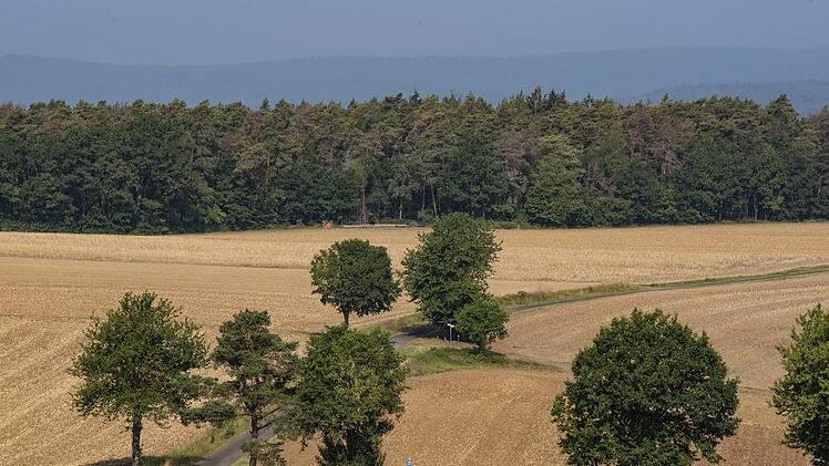 Die Tour führt auf langen Strecken über Feld und Flur rund um Strahlungen. Foto: Jürgen Hüfner