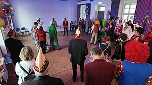 Die Narren sind los: Faschingszug zieht durch Allersberg