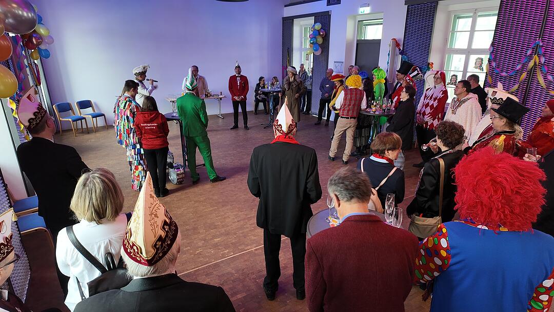 Die Narren sind los: Faschingszug zieht durch Allersberg