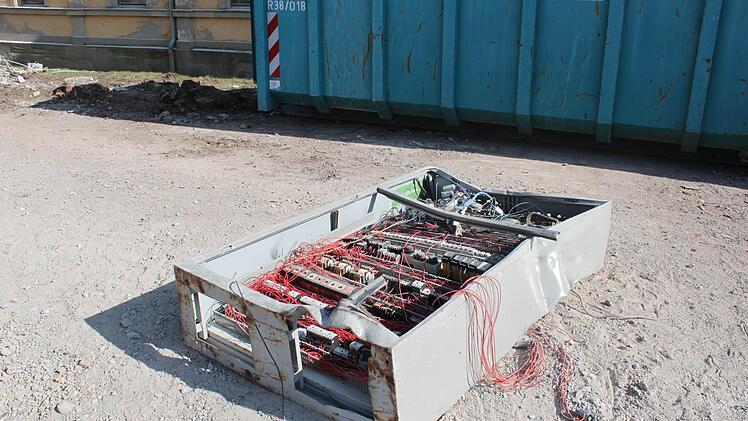 Separat entsorgt wird die Elektronik wie dieser Schaltschrank.