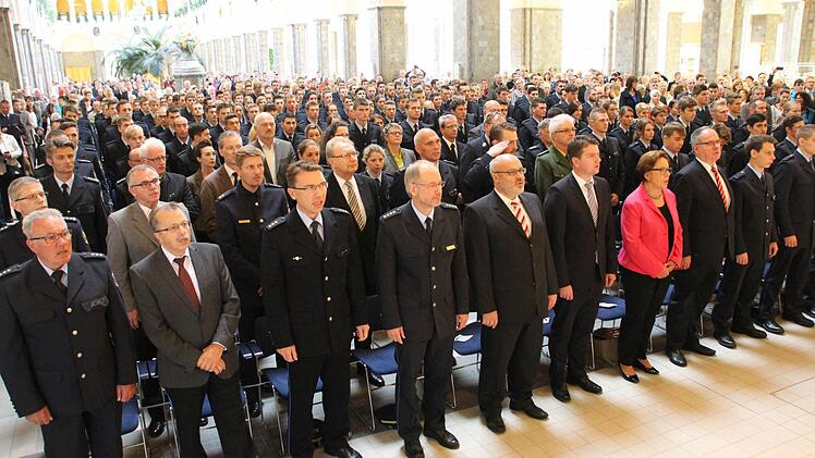Vereidigungszeremonie in der Wandelhalle.
