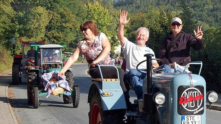 Die Bad Staffelsteiner Oldtimerfreunde verteilten Kekse. Foto: Andreas Welz