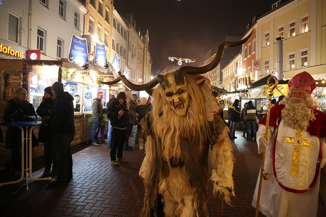 Oberfranken: Seltsame Gestalten auf dem Weihnachtsmarkt