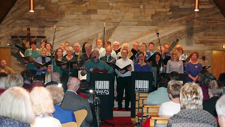 Der Chor "Spirit Voices" sorgte beim Benefizkonzert am Sonntag für beeindruckende Hörerlebnisse. Foto: Heike Schülein