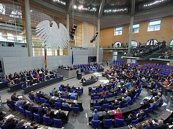 Sollen Politiker in die Rentenkasse einzahlen? CDU-Minister hat klare Haltung dazu