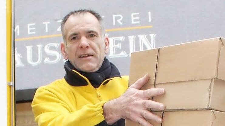 Bei Gerd Kristinus stapeln sich die Pakete.