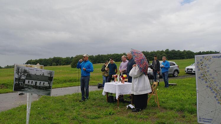 Wildfleckens Bürgermeister Gerd Kleinhenz (PWW) ging auf die kurze Geschichte Rothenrains Foto: Steffi Elm