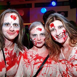 Viele verkleidete Besucher*innen feierten in Oberthulba