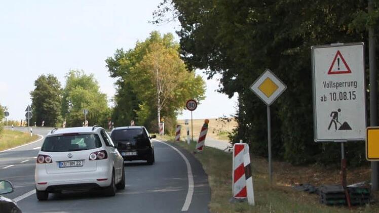 Die Hinweisschilder wurden bereits aufgestellt. Ab Montag ist die B 85 von Kulmbach in Richtung Bayreuth voll gesperrt. Foto: Alexander Hartmann