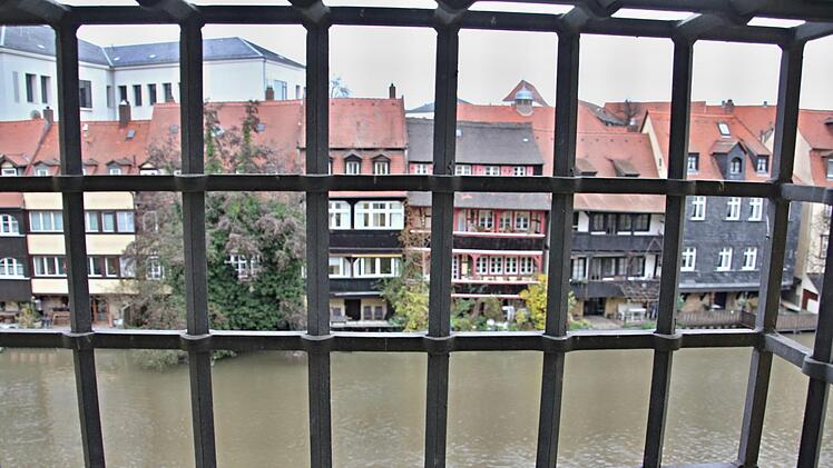 "Gesiebter Blick" von der JVA auf den linken Regnitzarm und "Klein-Venedig" in Bamberg.