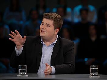 CDU-Politiker Johannes Volkmann stellt sich mit 17 Mitgliedern der Jungen Gruppe der Unionsfraktion im Bundestag gegen die geplante Rentenreform.