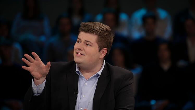 CDU-Politiker Johannes Volkmann stellt sich mit 17 Mitgliedern der Jungen Gruppe der Unionsfraktion im Bundestag gegen die geplante Rentenreform.