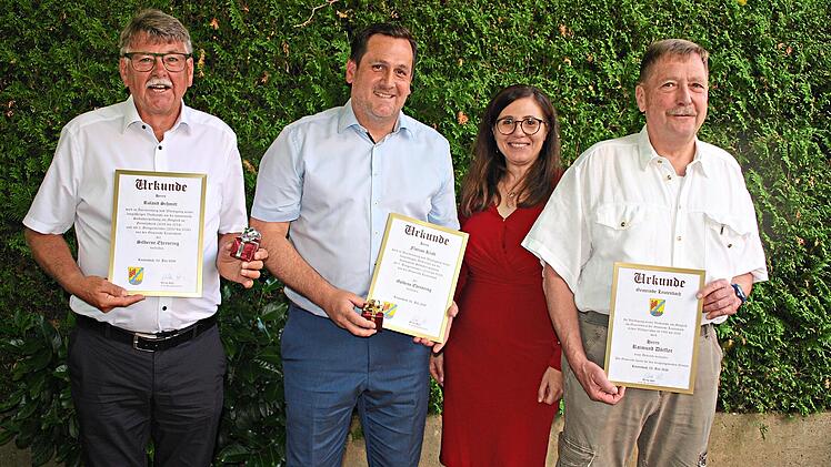 Bei der Verabschiedung in Leutenbach (v.&nbsp;l.): Roland Schmitt, Florian Kraft, B&uuml;rgermeisterin Ulrike G&ouml;tz und Raimund D&ouml;rfler. Thomas Weichert