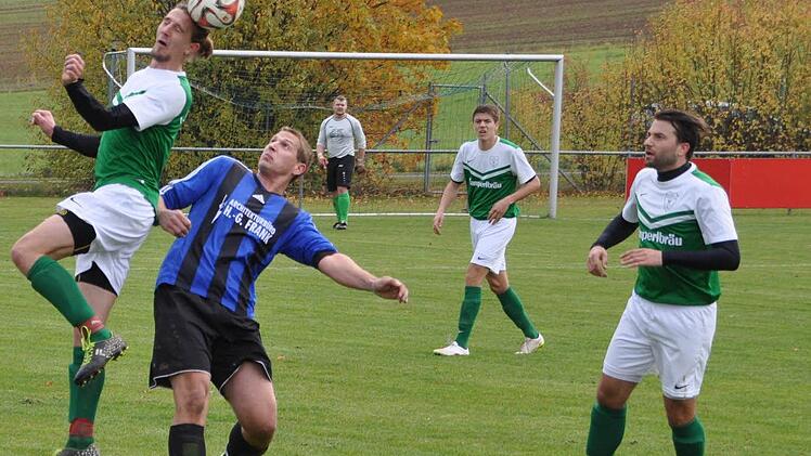 Beim 7:0 in Burggrub feierte der FC Stockheim (grüne Trikots) im Oktober 2015 einen seiner höchsten Siege in der Kreisliga-Historie. Foto: Archiv/Kalb
