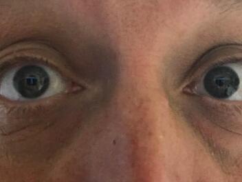 Jungs in einem Zimmer mir seiner Tochter. Das endet mit dem bösen Blick...